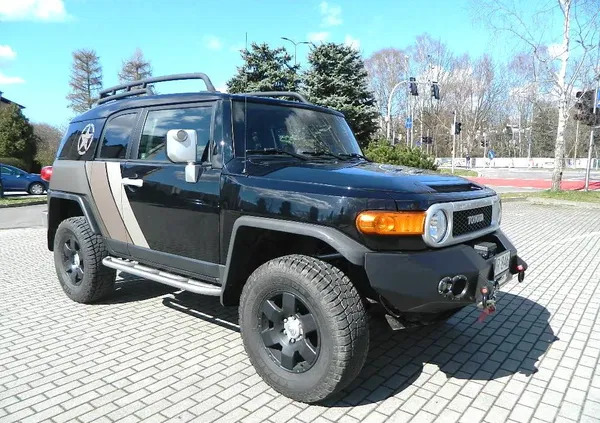 toyota fj Toyota FJ cena 120000 przebieg: 227300, rok produkcji 2010 z Rzeszów